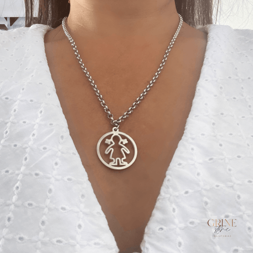 Colar de Aço Inoxidável com medalha "Menina" - Grine Store | Bijuterias