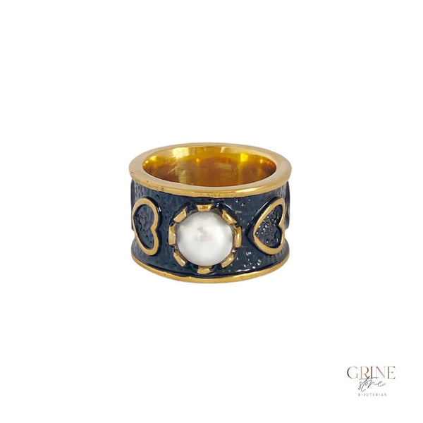 Anéis delicados ou statement para adornar mãos com estilo.