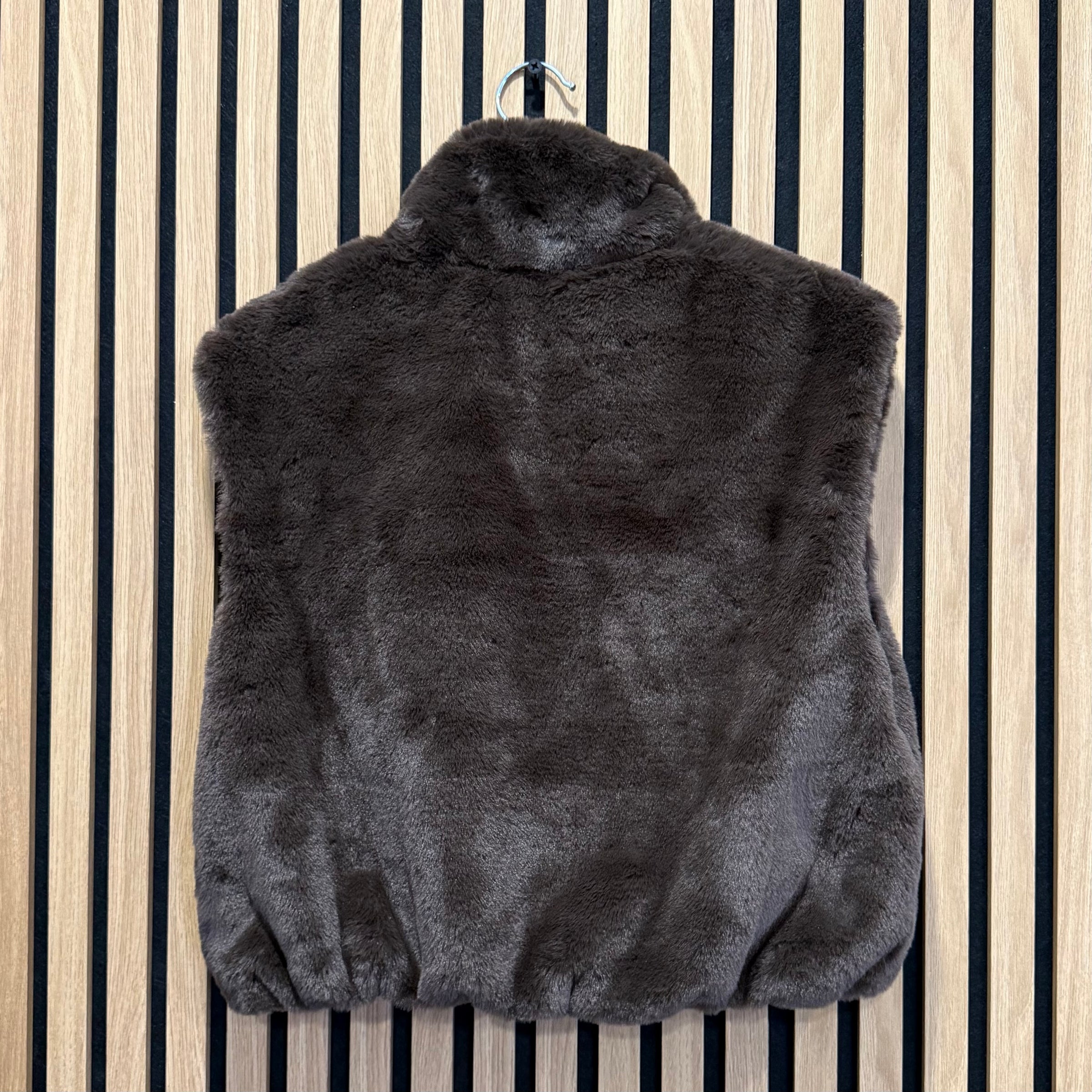 Colete Curto Pêlo Macio