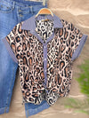 Camisa con estampado de leopardo y detalles de rayas 
