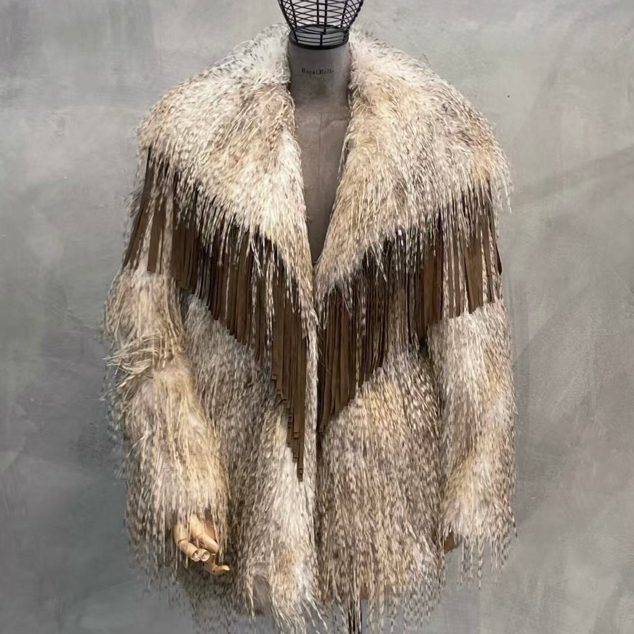 Casaco de Pêlo Franjas | Dayse