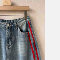 Calças de ganga GRINE wide leg em azul claro com riscas laterais vermelhas e lavagem vintage