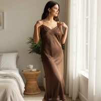 Vestido Comprido em Renda Tipo Crochet - Alças Ajustáveis