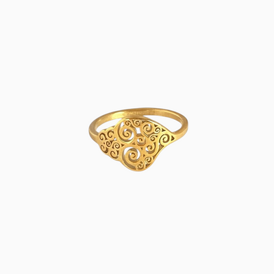 Anel fino GRINE em aço inoxidável dourado com design tradicional de Coração de Viana