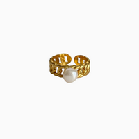 Anel GRINE ajustável em aço inoxidável dourado com design de corrente e pérola central elegante