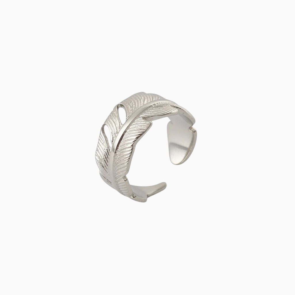 Anel GRINE em aço inoxidável prateado com design delicado de pena, estilo ajustável e elegante.