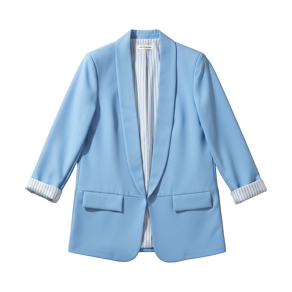 Blazer aberto GRINE azul claro com forro de riscas finas e mangas dobradas, estilo elegante e fluido.