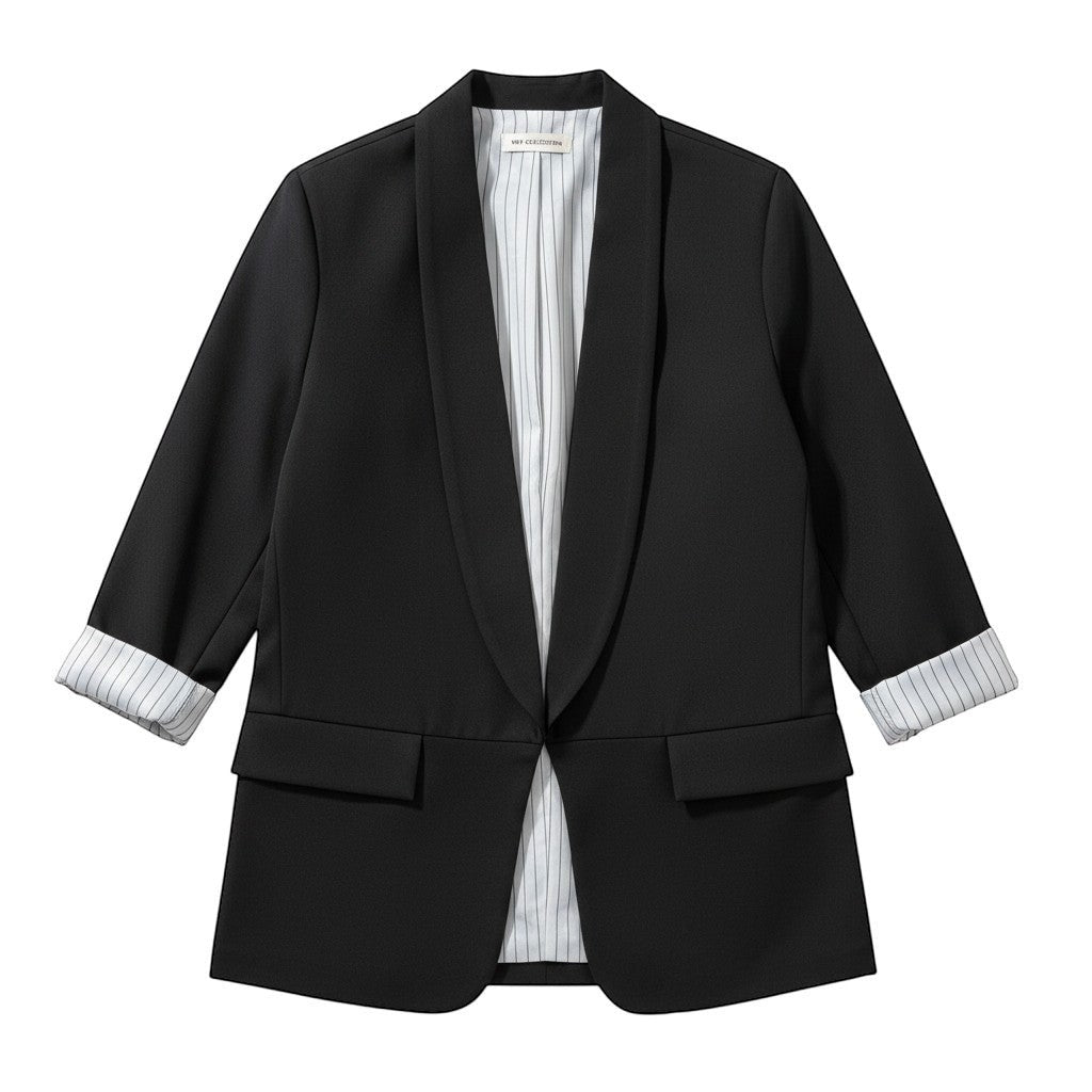 Blazer aberto GRINE preto com forro branco de riscas finas e mangas dobradas, estilo elegante e fluido.