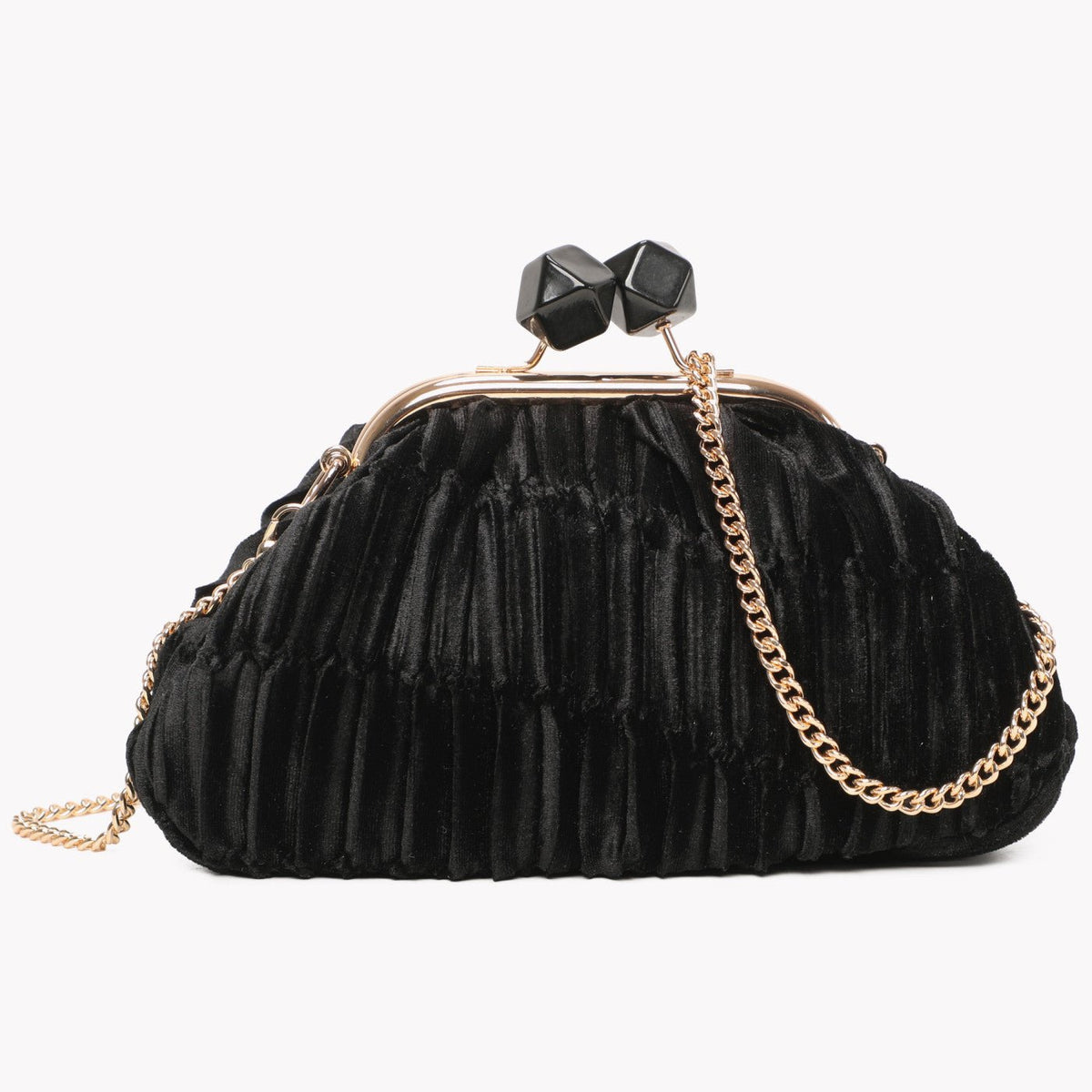 Bolsa de festa GRINE em veludo preto com textura plissada, fecho de molas decorativo e alça de corrente dourada.