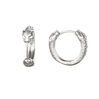 Brincos GRINE Panther em aço inoxidável prateado com design de argola pequena e detalhe de cabeça de pantera.