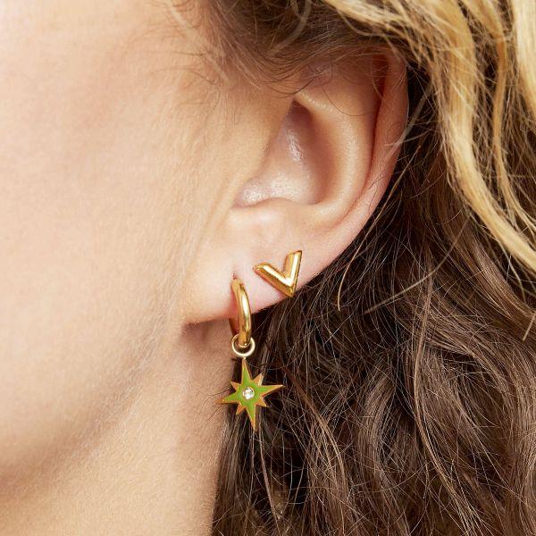 Brincos GRINE em forma de V minimalistas em aço inoxidável dourado usados na orelha com argola pendente