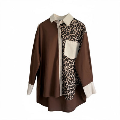 Camisa larga GRINE em algodão com padrão animal print, detalhes em castanho e punhos em creme.