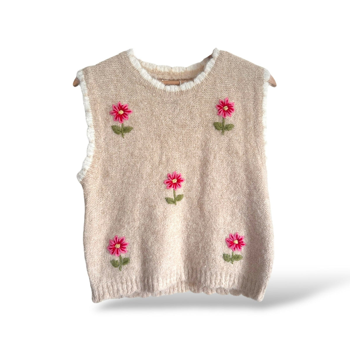 Colete de malha bege GRINE com flores bordadas em rosa e detalhes em branco nas bordas