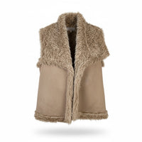 Colete GRINE Rafa em pêlo sintético bege com gola ampla e corte aberto, elegante e quente para o inverno.