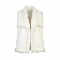 Colete GRINE Rafa em pêlo sintético branco com gola ampla e corte aberto, ideal para um look elegante e quente.