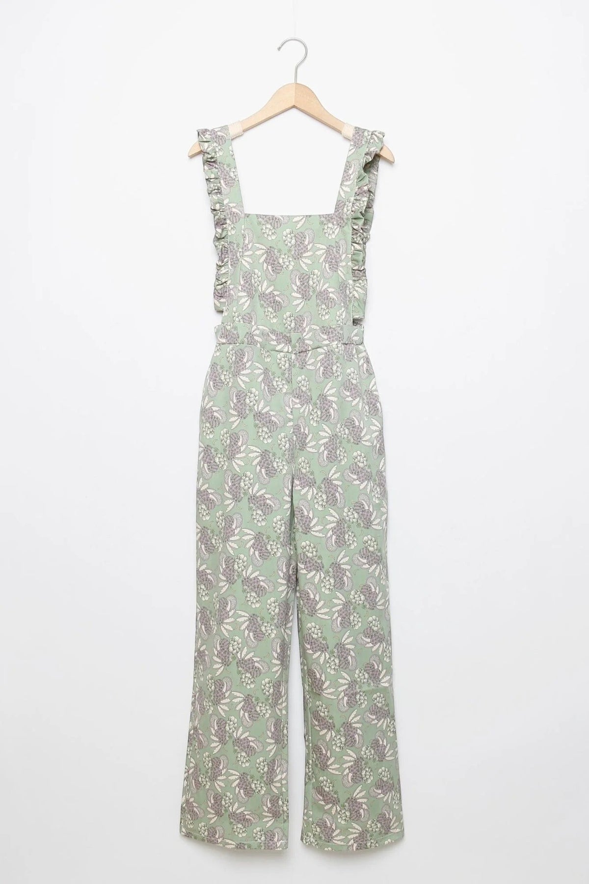 Jardineiras GRINE verdes com estampado floral, corte direito, alças com folhos e cintura ajustada.