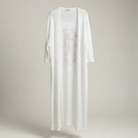 GRINE branco kimono em malha tipo croché com duas racha laterais e padrão aberto. Comprimento longo.