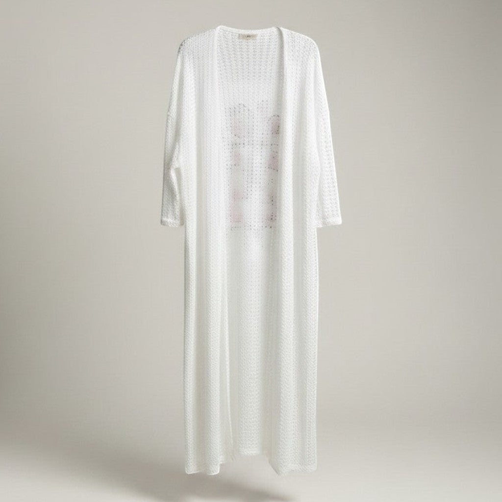 GRINE branco kimono em malha tipo croché com duas racha laterais e padrão aberto. Comprimento longo.