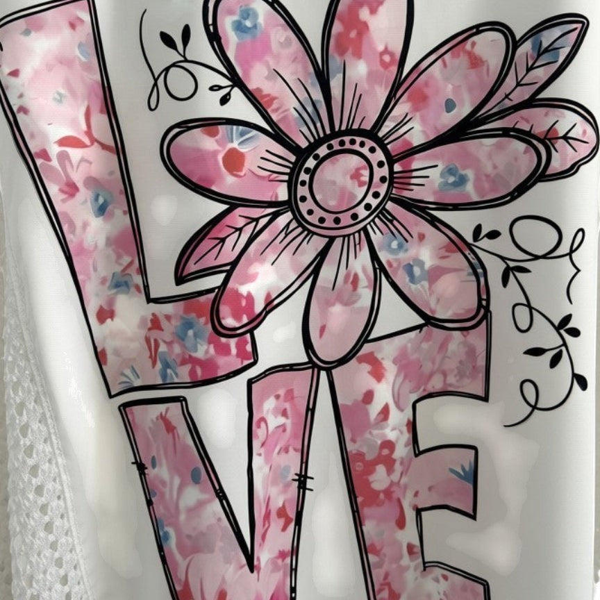 GRINE kimono branco em malha tipo croché com estampado "Love Yourself" e flor em tons de rosa e azul. Com duas racha laterais.
