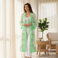 GRINE Kimono Espelhos verde fluorescente com bordados de espelhos e franjas. Peça longa e leve, ideal para praia ou festival.