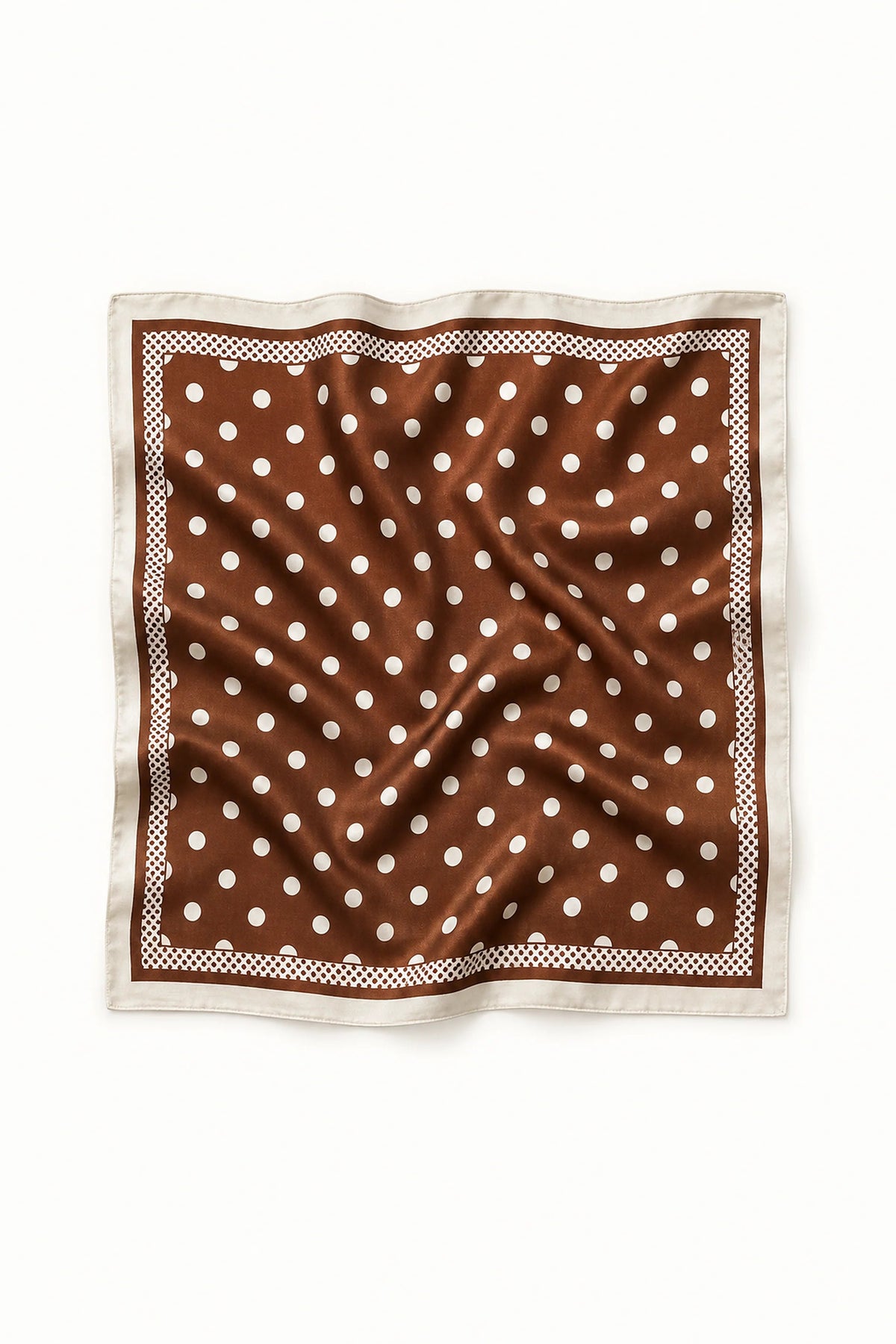 Lenço quadrado GRINE acetinado castanho com padrão de bolas brancas e borda detalhada