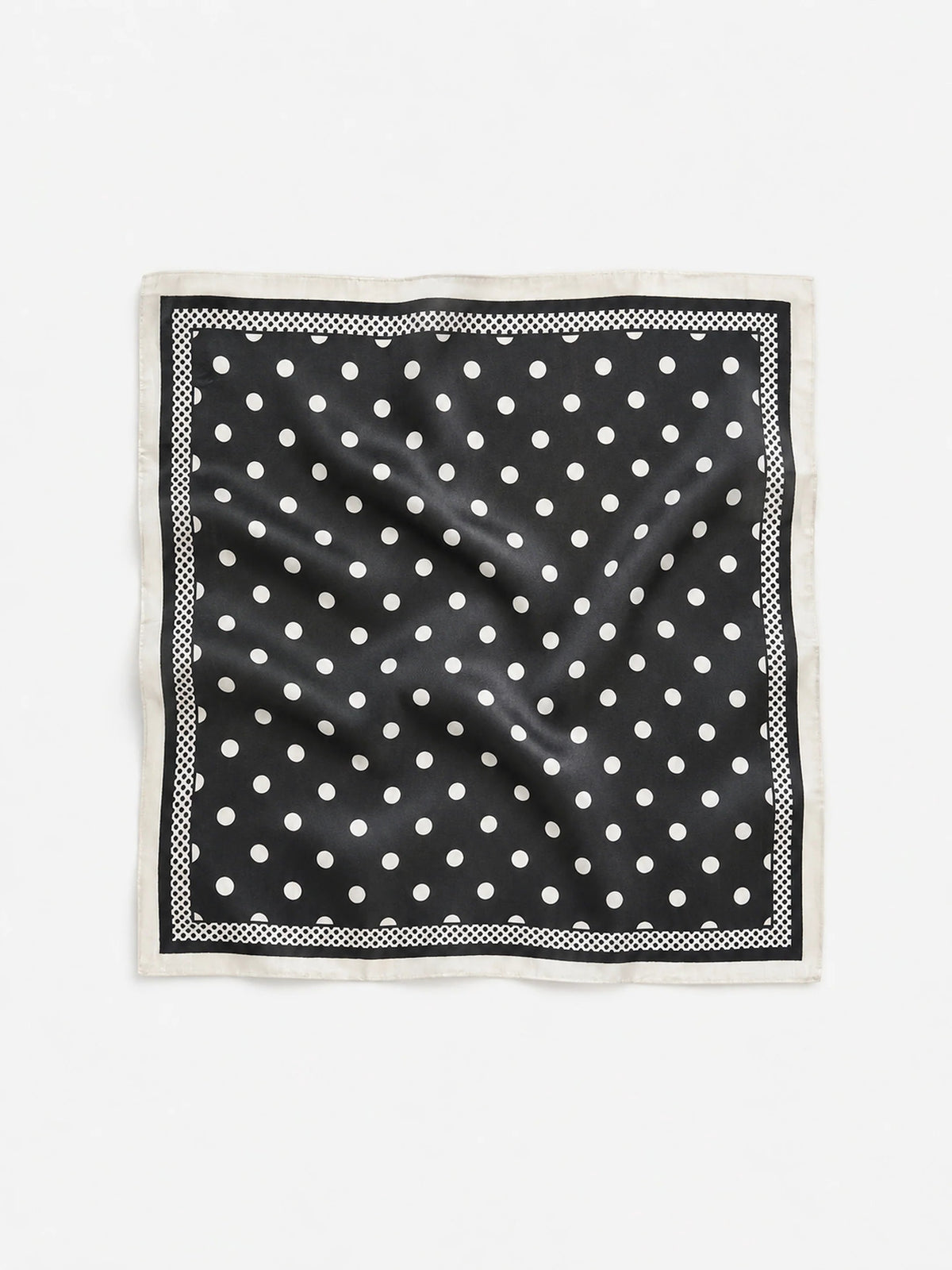 Lenço quadrado GRINE acetinado preto com padrão de bolas brancas e borda detalhada, ideal para acessórios.