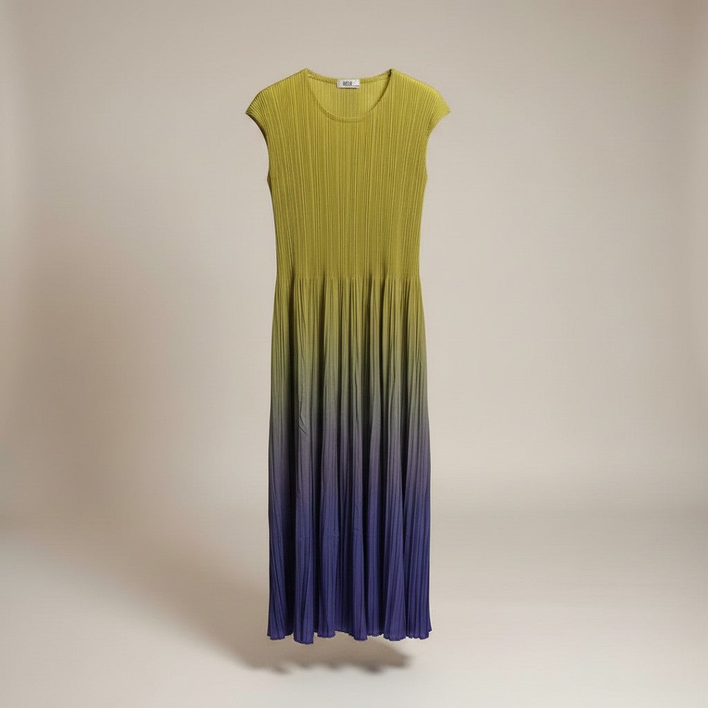 GRINE long pleated dress with a yellow to purple gradient effect, sleeveless with cap sleeves, fluid and comfortable.