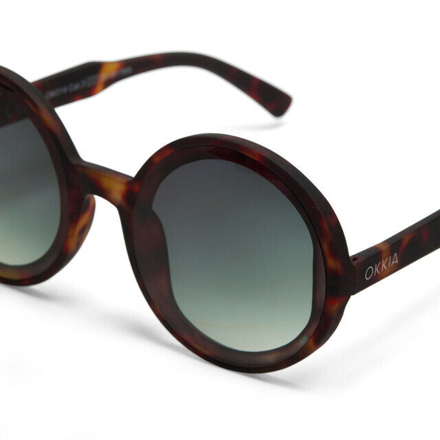 Óculos de sol GRINE OKKIA MONICA redondos com armação tartaruga e lentes verdes polarizadas estilo retro