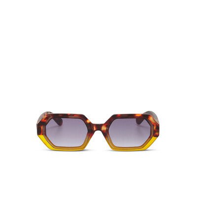 Óculos de sol OKKIA ANDREA da GRINE com armação geométrica em acetato castanho e amarelo e lentes degradé polarizadas.
