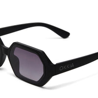 Óculos de sol GRINE OKKIA ANDREA com armação hexagonal preta e lentes em degradé com acabamento soft touch