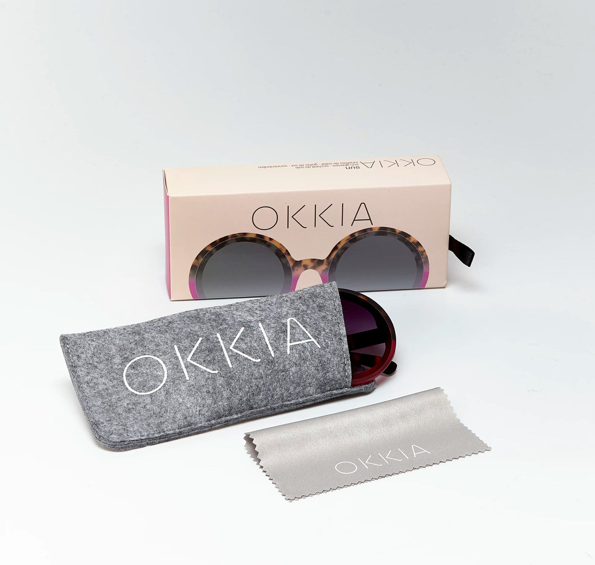 Óculos de sol GRINE OKKIA Monica redondos com armação tartaruga e rosa, caixa, bolsa de feltro e pano de limpeza.