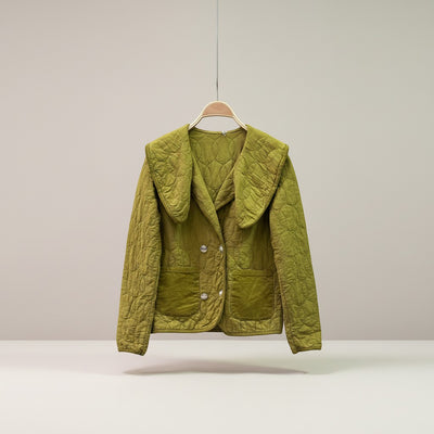 GRINE short quilted jacket in olive green with a large collar, two faux pockets, and decorative buttons.