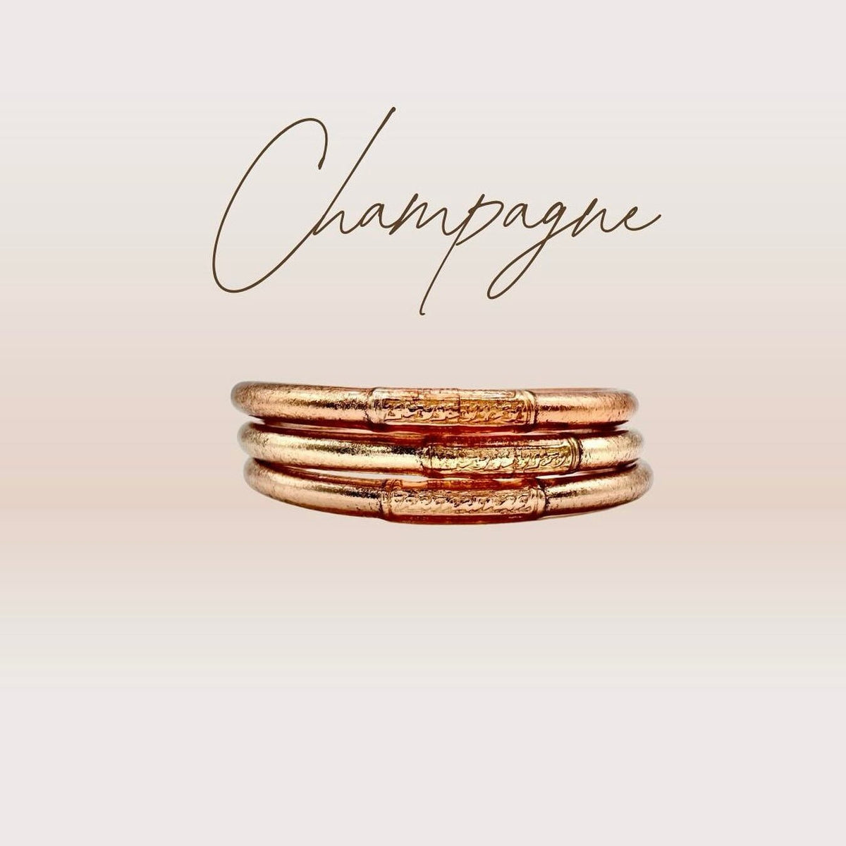 Pulseira GRINE cor champagne com folha de ouro e conector de cobre gravado, feita à mão por monges budistas.