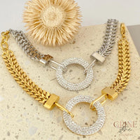 Pulseira Circle GRINE em aço inoxidável dourado e prateado com pingente circular cravejado de strass brilhantes