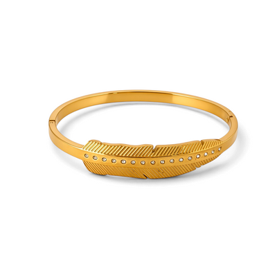 Pulseira GRINE em aço inoxidável dourado com design de folha e detalhes em strass, modelo ajustável e elegante.