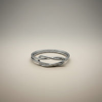 Pulseira Infinity GRINE prateada flexível feita à mão com conector de cobre e símbolo de amor infinito.