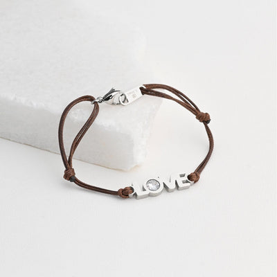 Pulseira GRINE LOVE em aço inoxidável castanha com detalhe brilhante e fecho ajustável sobre base de pedra branca