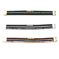 Pulseira Siberian GRINE em couro sintético com fecho magnético e adornos metálicos, disponível em verde, preto e castanho.