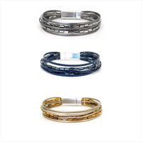 Pulseira Tami GRINE em pele sintética com cristais e fecho magnético, disponível em cinzento, azul e dourado.