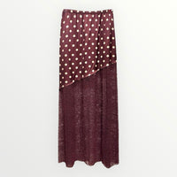 Saia comprida GRINE bordeaux com padrão de bolas e detalhe em renda, feita em viscose e nylon com cintura elástica.