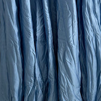 GRINE Saia comprida plissada azul claro em poliéster com efeito crinkle e cintura elástica.
