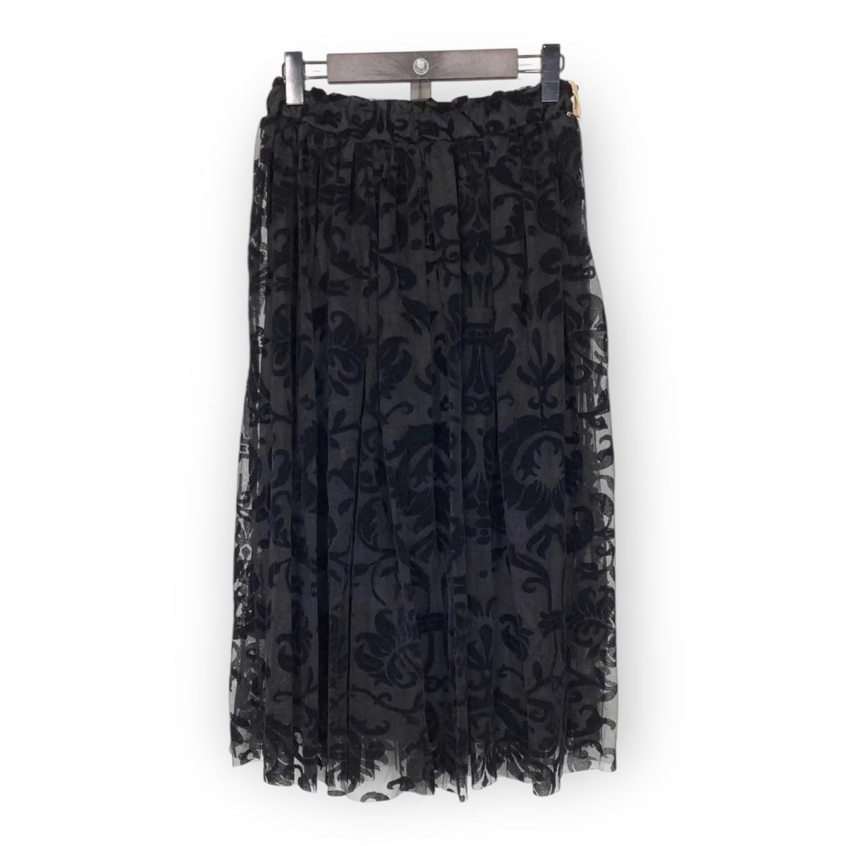 Saia midi GRINE preta em tule forrado com padrão floral em relevo de veludo e cintura elástica