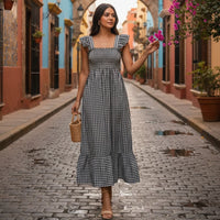 GRINE Vestido comprido preto e branco com padrão vichy, elástico franzido no peito e alças delicadas.