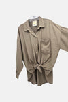 Camisa com detalhes dourados (Taupe) | Eno